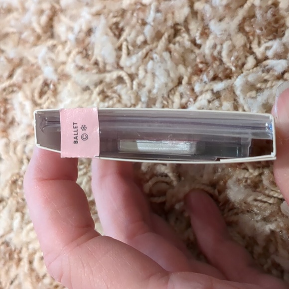 Eye shadow - Picture 2 of 3